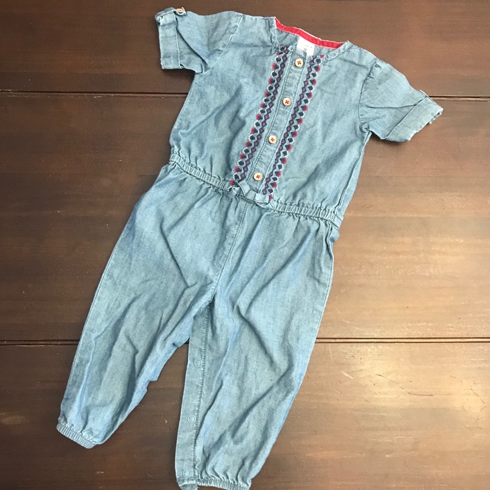 Carter’s Girls Jump Suite Size 9 months